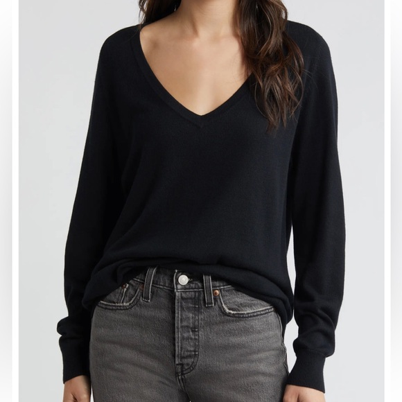 New treasure & bond relaxed V neck sweater top - Picture 1 of 9